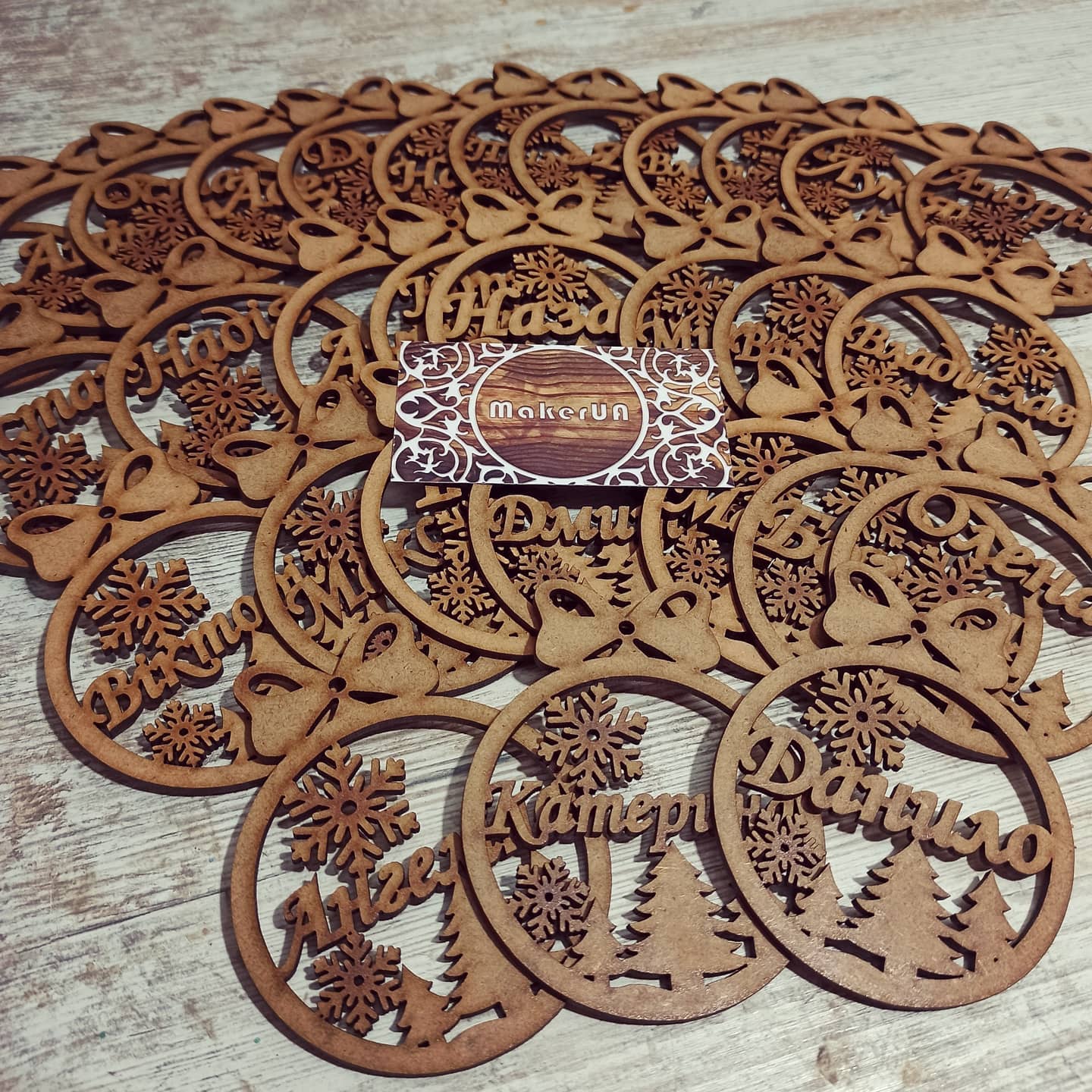 Personalized Christmas Ornaments Name Wooden Decorations Tree Hanging Kindergarten Gift Classmate Preschool Keepsake Teacher Student Decor Style Y - MakerUA