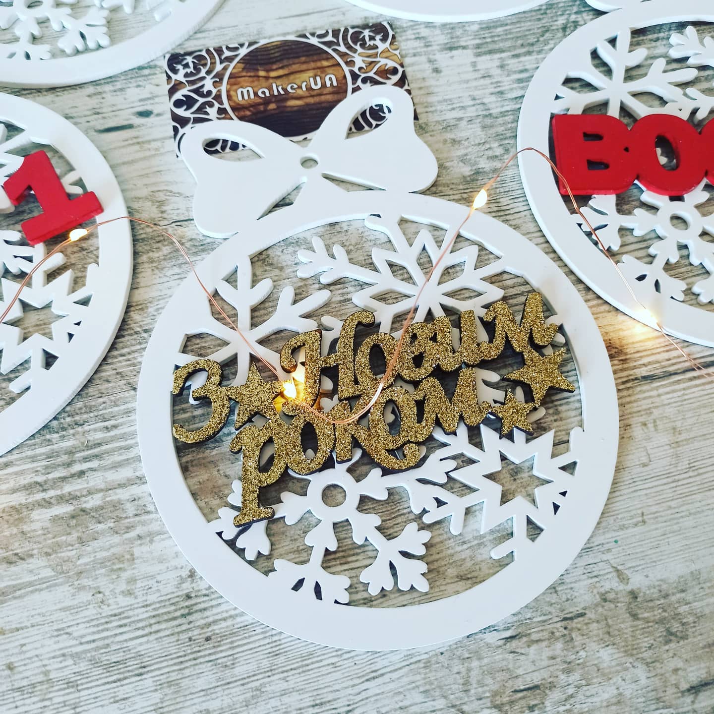 Personalized Christmas Ornaments Name Wooden Decorations Tree Hanging Kindergarten Gift Classmate Preschool Keepsake Teacher Student Decor Style V - MakerUA