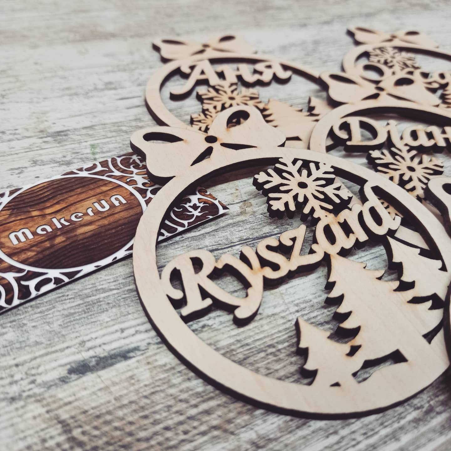 Personalized Christmas Ornaments Name Wooden Decorations Tree Hanging Kindergarten Gift Classmate Preschool Keepsake Teacher Student Decor Style J - MakerUA