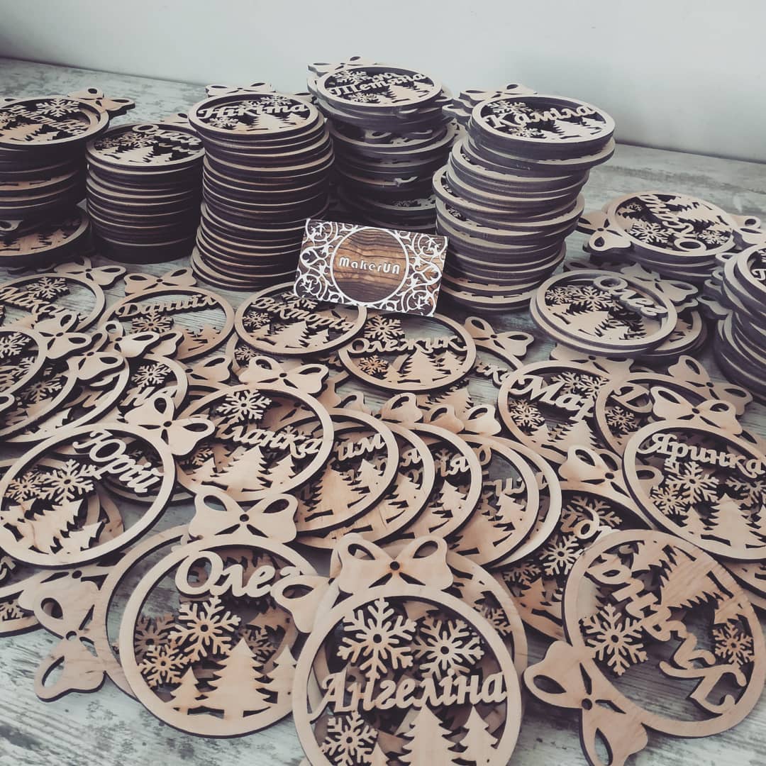 Personalized Christmas Ornaments Name Wooden Decorations Tree Hanging Kindergarten Gift Classmate Preschool Keepsake Teacher Student Decor Style J - MakerUA